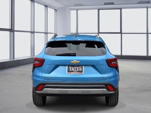Used 2025 Chevrolet Trax LT FWD image 6