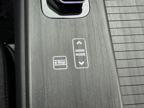 Used 2023 Nissan Ariya FWD image 28