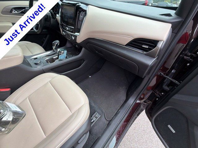Used 2023 Chevrolet Traverse Premier FWD image 21