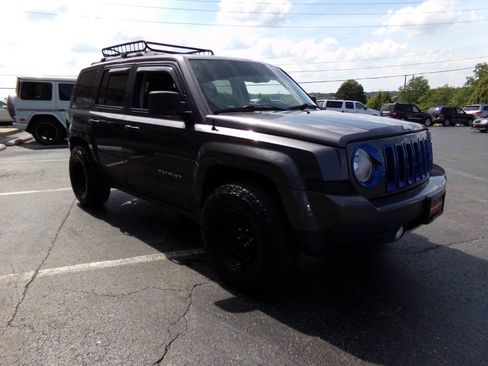 Used 2016 Jeep Patriot High Altitude AWD/4WD image 5
