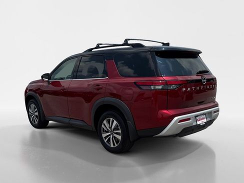 Used 2022 Nissan Pathfinder SL image 3