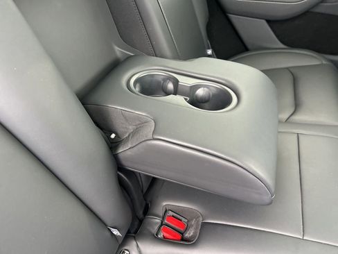 Used 2025 Tesla Model Y Long Range RWD image 43