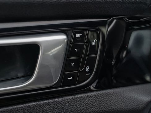 Used 2018 Porsche Panamera 4S image 17