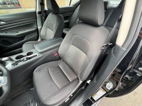 Used 2025 Nissan Altima 2.5 SV FWD image 36