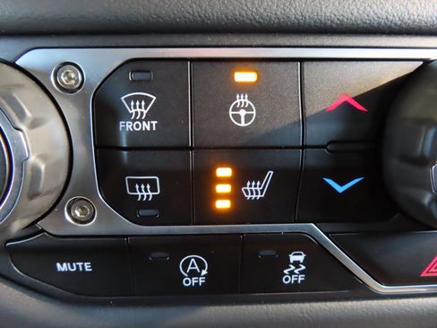 Used 2025 Jeep Wrangler Unlimited Rubicon image 14