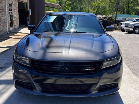 Used 2019 Dodge Charger SXT w/ Blacktop Package RWD image 9