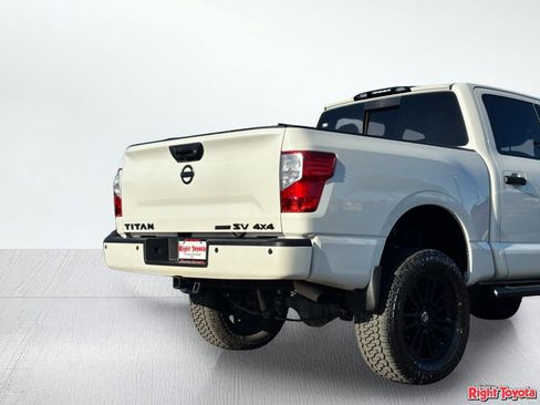 Used 2019 Nissan Titan SV w/ SV Convenience Package AWD/4WD image 10