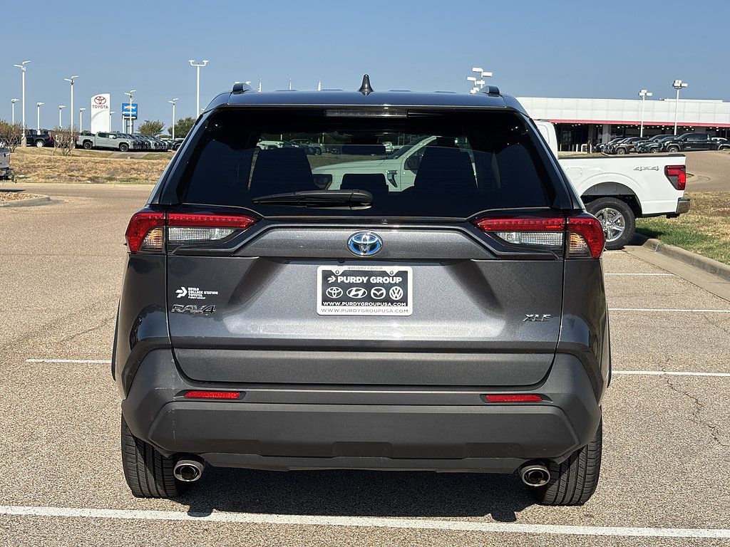 Used 2022 Toyota RAV4 XLE w/ Convenience Package AWD/4WD image 7
