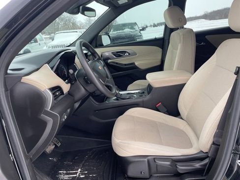 Used 2022 Chevrolet Traverse LS image 8