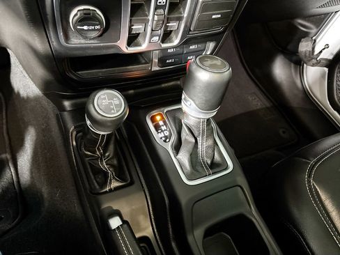 Used 2023 Jeep Wrangler Unlimited Sahara w/ Cold Weather Group AWD/4WD image 18