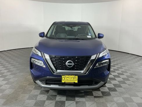 Used 2023 Nissan Rogue SV image 2