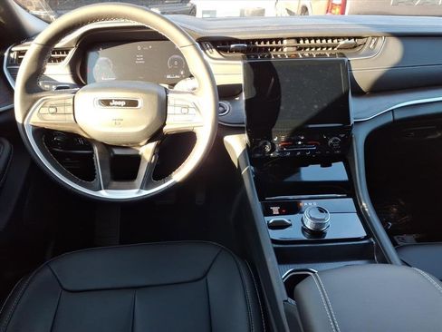 New 2025 Jeep Grand Cherokee Limited image 8