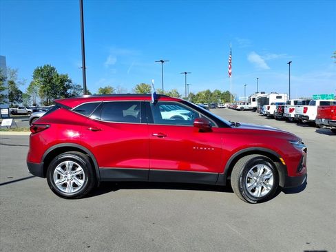Used 2019 Chevrolet Blazer LT image 2