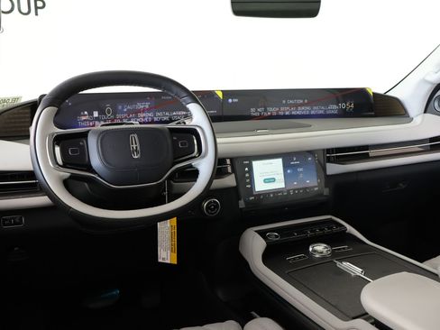 New 2026 Lincoln Navigator Black Label AWD/4WD image 2