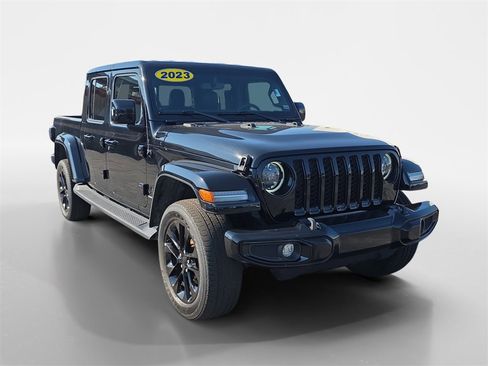 Used 2023 Jeep Gladiator Overland image 2