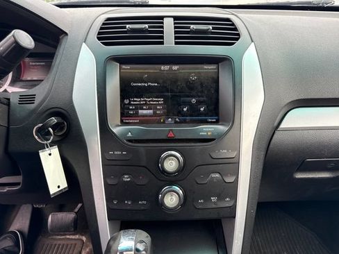 Used 2015 Ford Explorer XLT w/ Equipment Group 202B AWD/4WD image 21