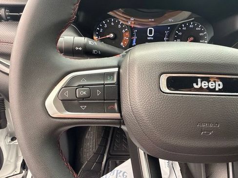Used 2025 Jeep Compass Trailhawk AWD/4WD image 19