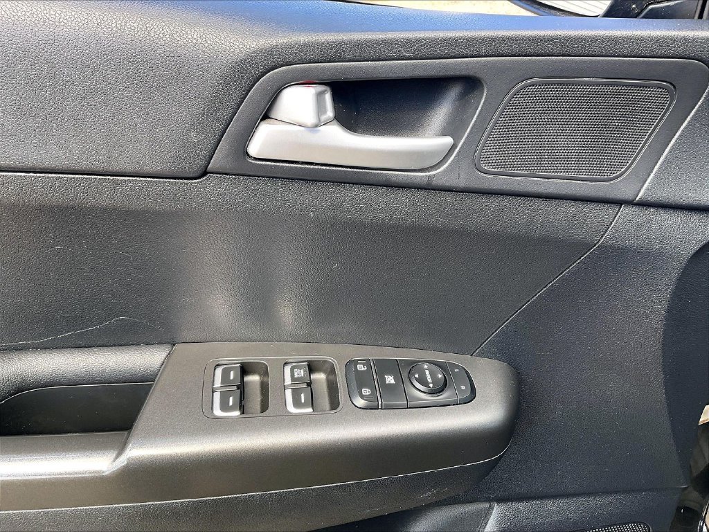 Used 2018 Kia Sportage LX AWD/4WD image 36