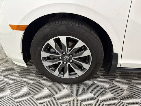 Used 2023 Honda Odyssey EX-L image 13