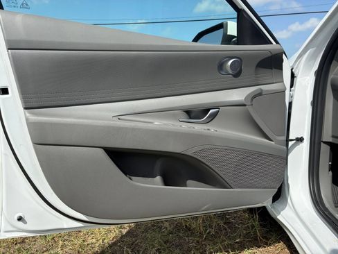 Used 2026 Hyundai Elantra Hybrid FWD image 15