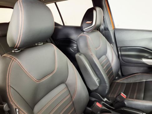 Used 2019 Nissan Kicks SR w/ SR Premium Package FWD image 10