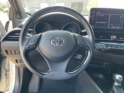 Used 2019 Toyota C-HR XLE FWD image 24