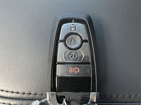 New 2025 Ford Maverick XLT w/ XLT Luxury Package image 18