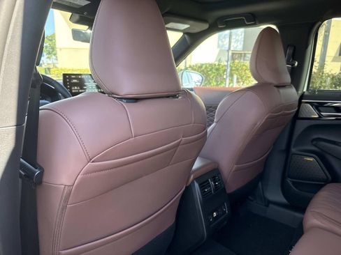 New 2025 Mitsubishi Outlander SEL image 13