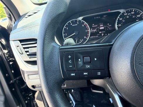 Used 2024 Nissan Rogue S AWD/4WD image 29