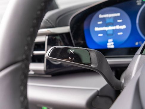 New 2026 Porsche Macan Electric RWD image 20