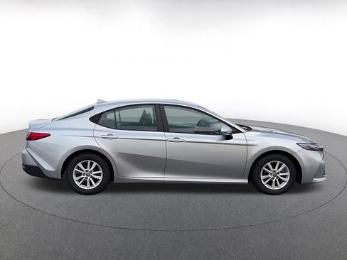 Used 2025 Toyota Camry LE image 16