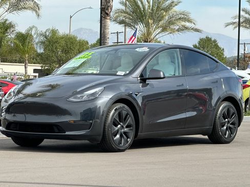 Used 2025 Tesla Model Y Long Range image 8