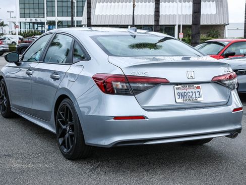 Used 2025 Honda Civic Sport image 4