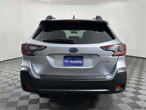 Certified 2025 Subaru Outback Premium image 9