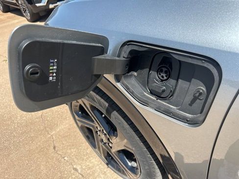Used 2024 Chevrolet Equinox EV RS FWD image 9