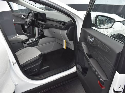 Used 2025 Ford Escape SE w/ PHEV Premium Package FWD image 14