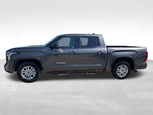 Used 2022 Toyota Tundra SR5 w/ SR5 Premium Package RWD image 2