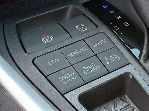 Certified 2024 Toyota RAV4 XLE AWD/4WD image 28