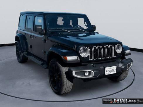 Used 2025 Jeep Wrangler Unlimited Sahara AWD/4WD image 3