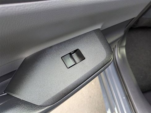 Used 2025 Toyota Prius LE image 28