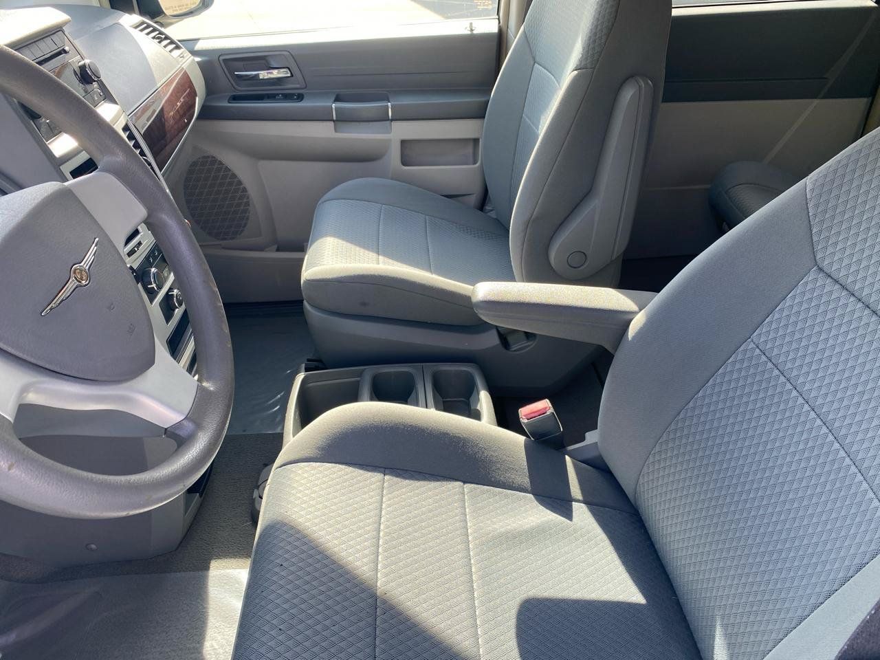 Used 2010 Chrysler Town & Country LX w/ PWR Convenience Group FWD image 15