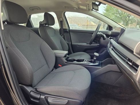 Used 2025 Kia K4 LXS image 29