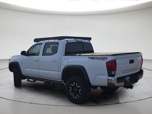 Used 2018 Toyota Tacoma TRD Off-Road AWD/4WD image 9
