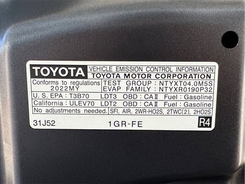Used 2022 Toyota 4Runner SR5 AWD/4WD image 28