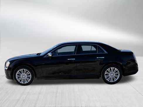 Used 2013 Chrysler 300 C w/ Light Group image 4