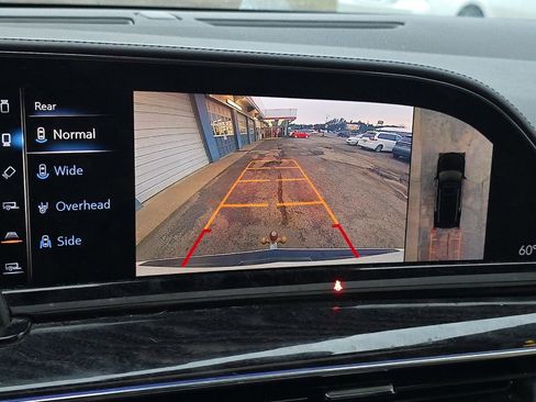 Used 2021 Cadillac Escalade Premium Luxury image 9