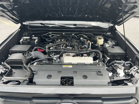 Used 2025 Toyota Tacoma TRD Sport AWD/4WD image 25