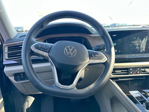New 2025 Volkswagen Atlas SE image 41