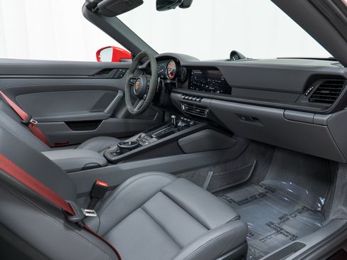 Certified 2024 Porsche 911 Carrera GTS image 28