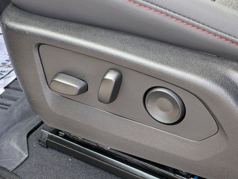 Used 2024 Chevrolet Colorado Z71 w/ Z71 Convenience Package 2 image 18